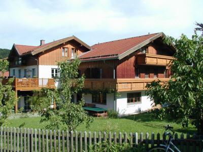Gaestehaus Alpin - Inkl. Chiemgau-Karte Μπέργκεν Εξωτερικό φωτογραφία